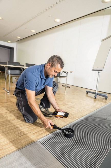 Комплект Testo 400 для оценки качества воздуха и уровня комфорта в помещении со стойкой